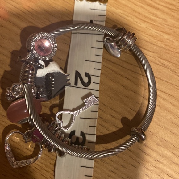 Hello Kitty Bracelet - Picture 4 of 4